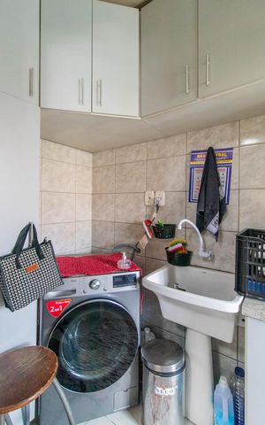 Casa à venda com 250m², 3 quartos e 4 vagasÁrea de serviço