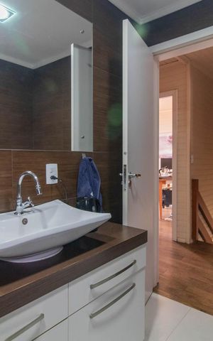 Casa à venda com 250m², 3 quartos e 4 vagasBanheiro social