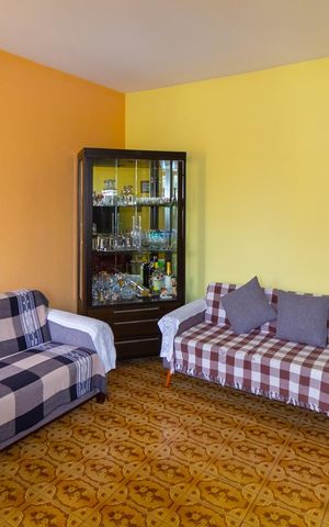 Casa à venda com 250m², 5 quartos e 4 vagas Casa à venda com 250m², 5 quartos e 4 vagasCasa 1 Sala