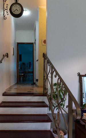 Casa à venda com 194m², 4 quartos e 2 vagas Casa à venda com 194m², 4 quartos e 2 vagasSala
