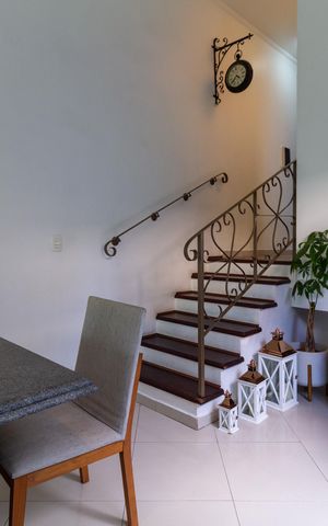 Casa à venda com 194m², 4 quartos e 2 vagas Casa à venda com 194m², 4 quartos e 2 vagasSala