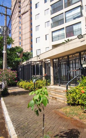 Apartamento à venda com 66m², 2 quartos e 1 vaga Apartamento à venda com 66m², 2 quartos e 1 vagaFachada e Portaria