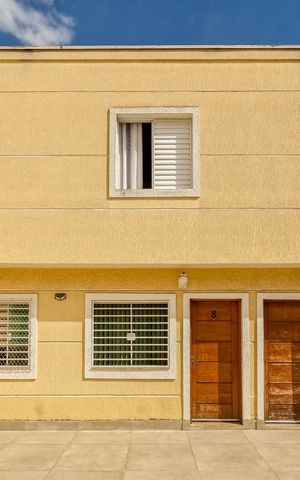 Casa de condomínio à venda com 103m², 2 quartos e 2 vagas Casa de condomínio à venda com 103m², 2 quartos e 2 vagasFachada
