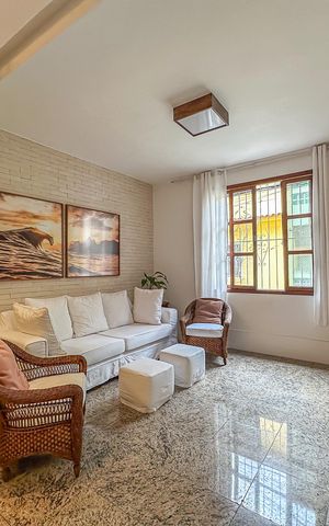 Casa à venda com 300m², 5 quartos e 1 vaga Casa à venda com 300m², 5 quartos e 1 vagaSala