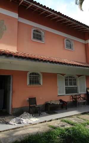 Casa à venda com 500m², 4 quartos e 4 vagasFachada - Frente