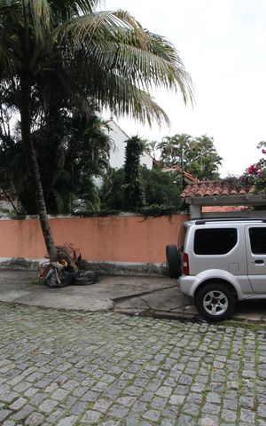 Casa à venda com 500m², 4 quartos e 4 vagasFachada