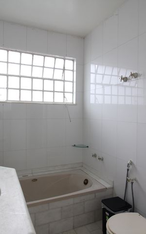 Casa à venda com 500m², 4 quartos e 4 vagasSuíte 3 - Banheiro