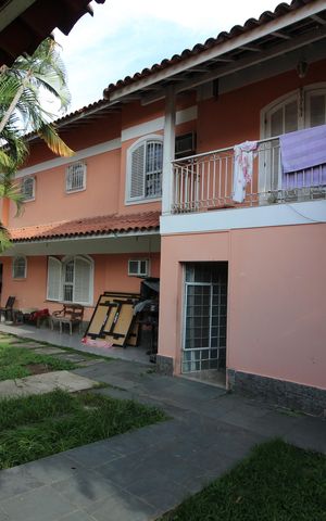 Casa à venda com 500m², 4 quartos e 4 vagasFachada - Frente