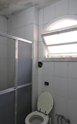Casa à venda com 500m², 4 quartos e 4 vagasSuíte 1 - Banheiro