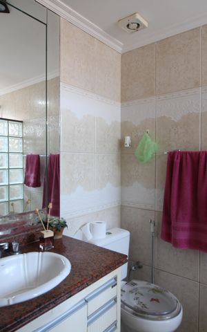 Casa de condomínio à venda com 141m², 4 quartos e 4 vagasBanheiro Social