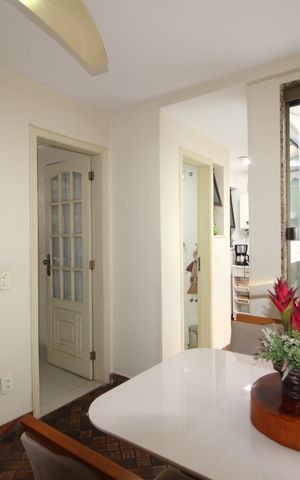 Casa de condomínio à venda com 141m², 4 quartos e 4 vagasCopa