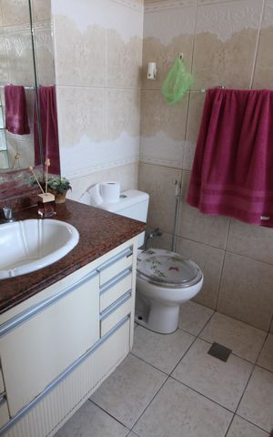 Casa de condomínio à venda com 141m², 4 quartos e 4 vagasBanheiro Social