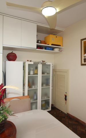 Casa de condomínio à venda com 141m², 4 quartos e 4 vagasCopa