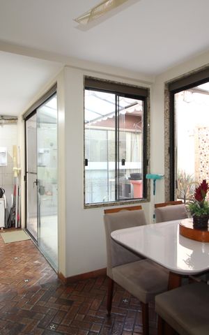 Casa de condomínio à venda com 141m², 4 quartos e 4 vagasCopa