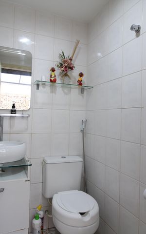 Casa de condomínio à venda com 141m², 4 quartos e 4 vagasLavabo