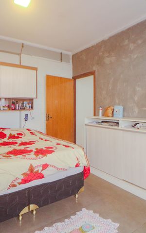 Casa à venda com 180m², 3 quartos e 2 vagas Casa à venda com 180m², 3 quartos e 2 vagasSuíte
