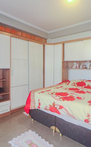 Casa à venda com 180m², 3 quartos e 2 vagas Casa à venda com 180m², 3 quartos e 2 vagasSuíte