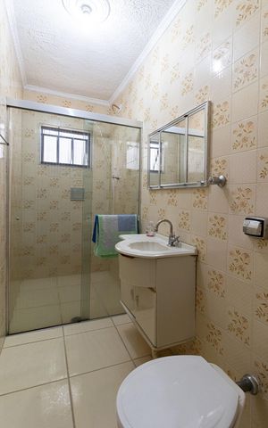 Casa à venda com 160m², 2 quartos e 1 vaga Casa à venda com 160m², 2 quartos e 1 vagaBanheiro