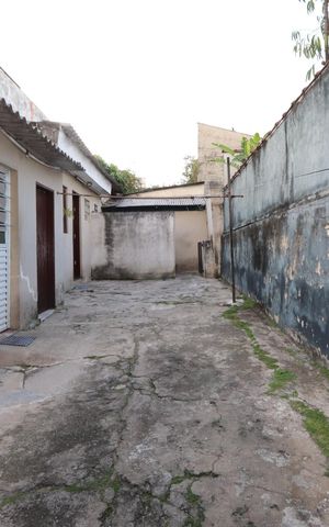 Casa à venda com 330m², 6 quartos e 8 vagasQuintal/Garagem