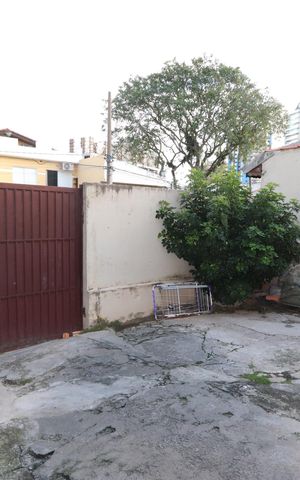 Casa à venda com 330m², 6 quartos e 8 vagasQuintal/Garagem