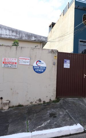 Casa à venda com 330m², 6 quartos e 8 vagasFachada