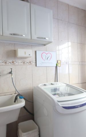 Casa à venda com 330m², 6 quartos e 8 vagasLavanderia - Casa 1