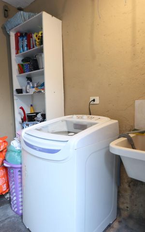 Casa à venda com 330m², 6 quartos e 8 vagasLavanderia - Casa 3