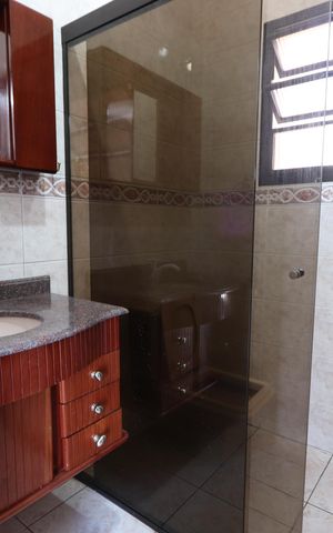 Casa à venda com 205m², 3 quartos e 2 vagasBanheiro da Suíte