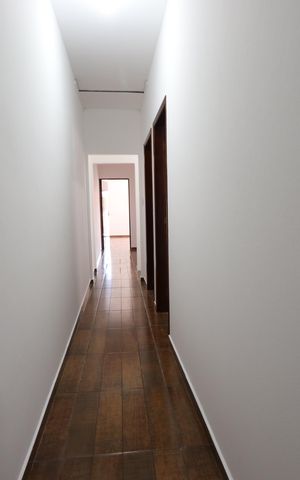 Casa à venda com 205m², 3 quartos e 2 vagasCorredor