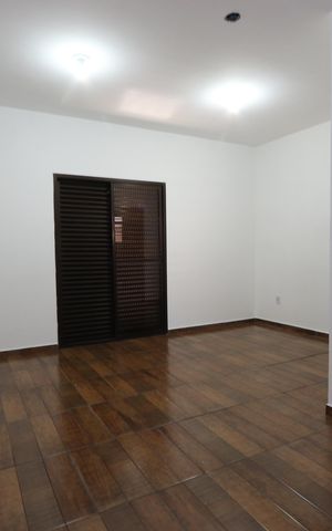 Casa à venda com 205m², 3 quartos e 2 vagasSuíte