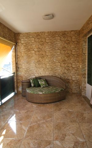 Casa à venda com 171m², 2 quartos e sem vagaVaranda 2º piso