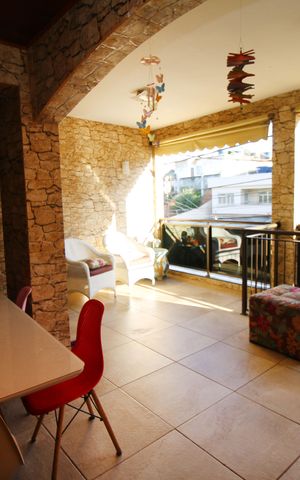 Casa à venda com 171m², 2 quartos e sem vagaVaranda 1º piso