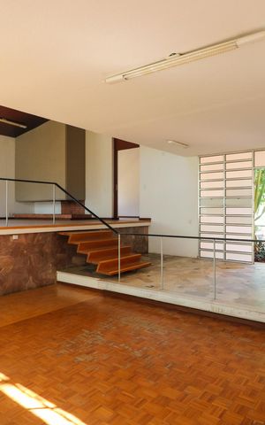 Casa à venda com 500m², 4 quartos e 4 vagas Casa à venda com 500m², 4 quartos e 4 vagasSala 1