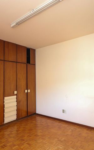 Casa à venda com 500m², 4 quartos e 4 vagas Casa à venda com 500m², 4 quartos e 4 vagasQuarto 3
