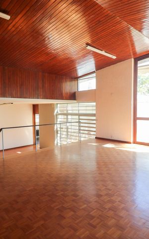 Casa à venda com 500m², 4 quartos e 4 vagas Casa à venda com 500m², 4 quartos e 4 vagasSala 1