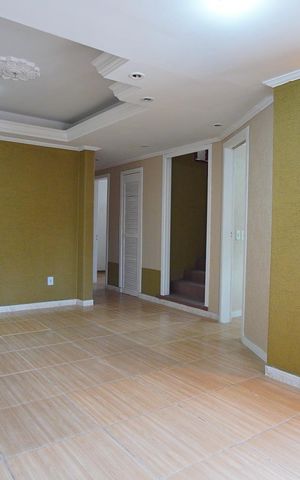 Casa à venda com 188m², 5 quartos e 3 vagasSala