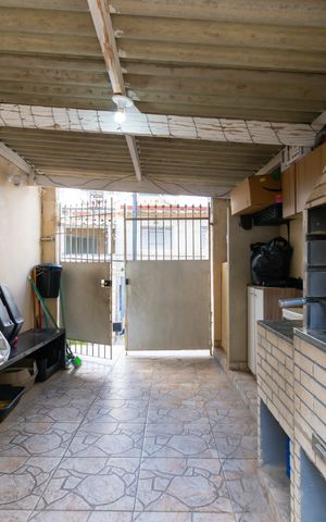 Casa à venda com 189m², 3 quartos e 2 vagas Casa à venda com 189m², 3 quartos e 2 vagasÁrea gourmet - Churrasqueira