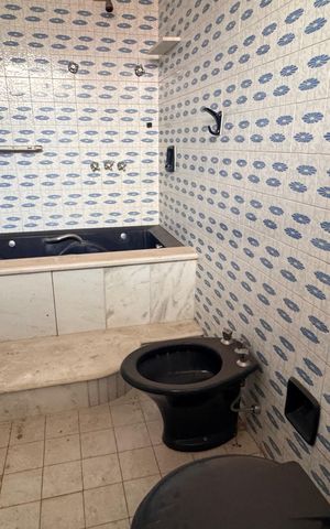 Casa à venda com 252m², 3 quartos e 4 vagas Casa à venda com 252m², 3 quartos e 4 vagasBanheiro da Suíte