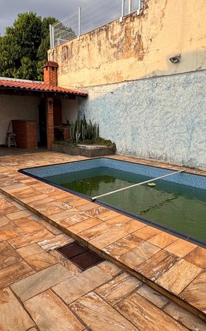Casa à venda com 252m², 3 quartos e 4 vagas Casa à venda com 252m², 3 quartos e 4 vagasPiscina