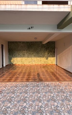 Casa à venda com 252m², 3 quartos e 4 vagas Casa à venda com 252m², 3 quartos e 4 vagasGaragem