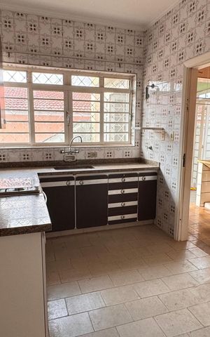 Casa à venda com 252m², 3 quartos e 4 vagas Casa à venda com 252m², 3 quartos e 4 vagasCozinha