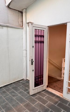 Casa à venda com 252m², 3 quartos e 4 vagas Casa à venda com 252m², 3 quartos e 4 vagasÁrea externa