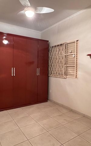 Casa à venda com 252m², 3 quartos e 4 vagas Casa à venda com 252m², 3 quartos e 4 vagasQuarto 1