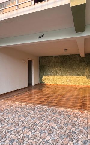Casa à venda com 252m², 3 quartos e 4 vagas Casa à venda com 252m², 3 quartos e 4 vagasGaragem