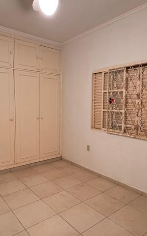 Casa à venda com 252m², 3 quartos e 4 vagas Casa à venda com 252m², 3 quartos e 4 vagasQuarto 2