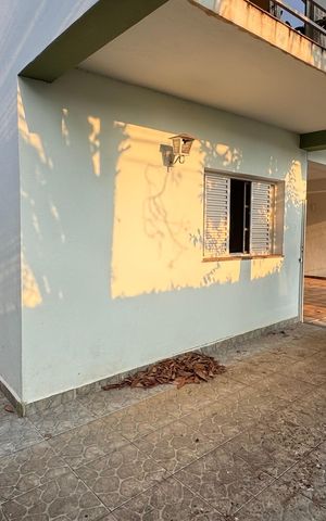 Casa à venda com 252m², 3 quartos e 4 vagas Casa à venda com 252m², 3 quartos e 4 vagasQuintal - Casa de baixo