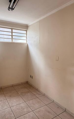 Casa à venda com 252m², 3 quartos e 4 vagas Casa à venda com 252m², 3 quartos e 4 vagasSala - Casa de baixo