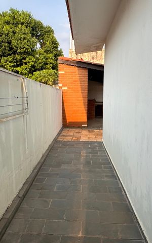 Casa à venda com 252m², 3 quartos e 4 vagas Casa à venda com 252m², 3 quartos e 4 vagasCorredor Lateral