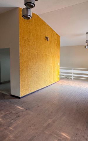 Casa à venda com 252m², 3 quartos e 4 vagas Casa à venda com 252m², 3 quartos e 4 vagasSala