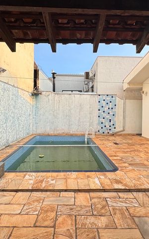 Casa à venda com 252m², 3 quartos e 4 vagas Casa à venda com 252m², 3 quartos e 4 vagasPiscina